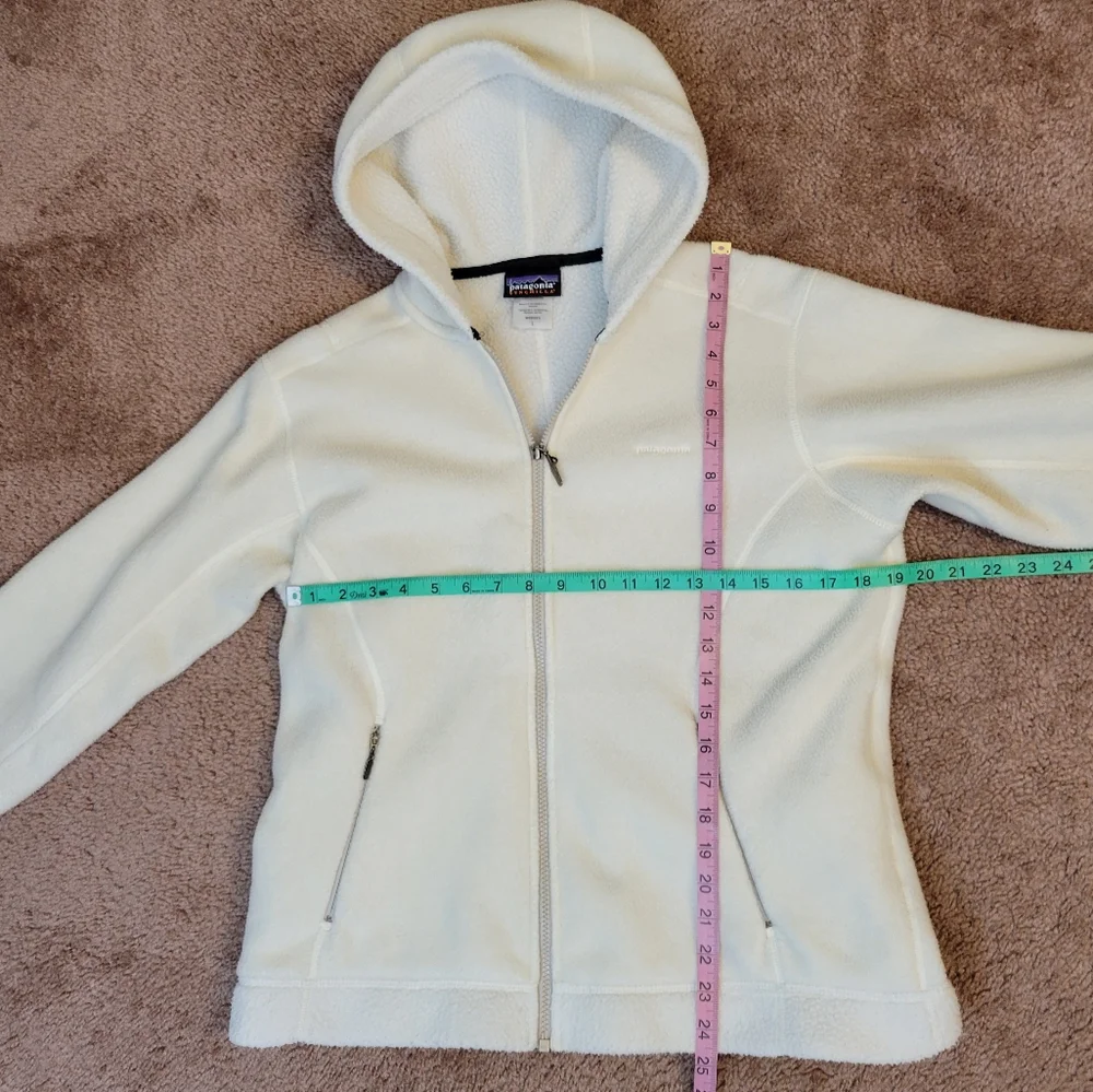 Patagonia Cropped Synchilla Cream Zip-Up Hooded Fleece - Picture 5 of 9